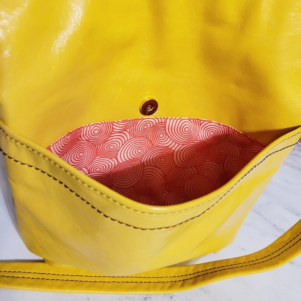 HOBO The Original Vintage Lemon Yellow Leather Bucket Crossbody/Shoulder Bag - Picture 2 of 11